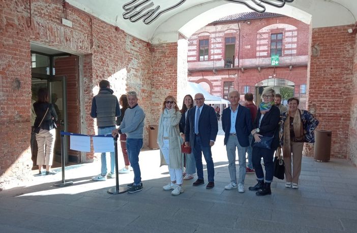 Amministratori al voto al seggio di Saluzzo Amministratori al voto al seggio di Saluzzo