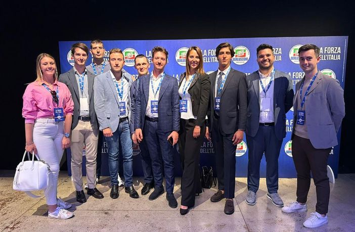 Gli azzurri piemontesi “invadono” la convention di Forza Italia a Milano