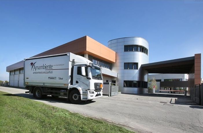 L’olio lubrificante usato: un rifiuto pericoloso da gestire con cura