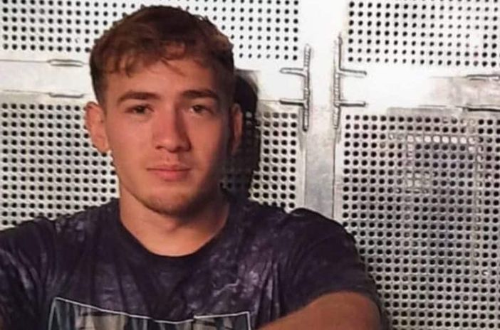 Uccise il padre e l'amico che li ospitava, la Procura chiede l'assoluzione per Sacha Chang: "Incapace di intendere e volere"