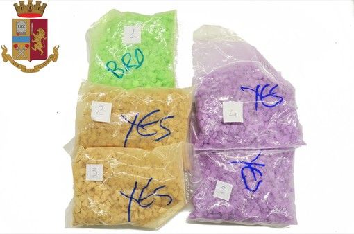 La droga sequestrata dalla Squadra Mobile di Cuneo La droga sequestrata dalla Squadra Mobile di Cuneo