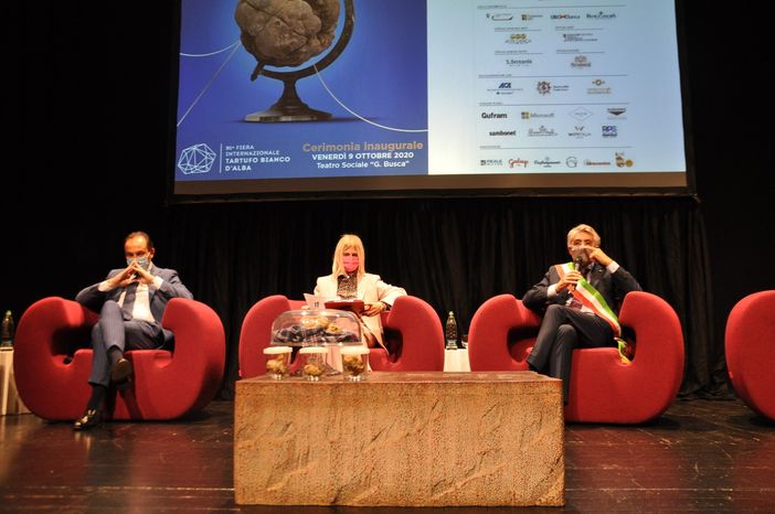 L'inaugurazione della Fiera 2020: da sinistra, Cirio, Allena e Bo