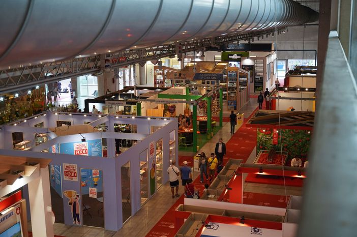 Alba, un giorno da giornalisti a Cibus per gli alunni dell'Istituto "Da Vinci" Alba, un giorno da giornalisti a Cibus per gli alunni dell'Istituto "Da Vinci"