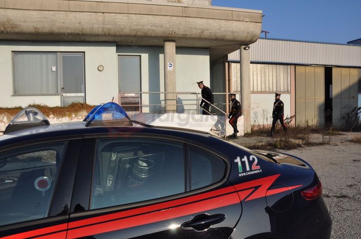 Il casolare abbandonato in strada Gamba di Bosco dove sono stati trovati i corpi di Issa Loum, 24 anni, e Mamadou Saliou Diallo, 28 anni Il casolare abbandonato in strada Gamba di Bosco dove sono stati trovati i corpi di Issa Loum, 24 anni, e Mamadou Saliou Diallo, 28 anni