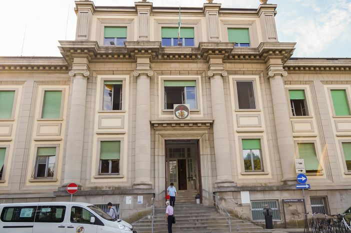 Riapre l'ingresso principale dell'ospedale Carle: cassa e accettazione ricollocati al posto del bar Riapre l'ingresso principale dell'ospedale Carle: cassa e accettazione ricollocati al posto del bar