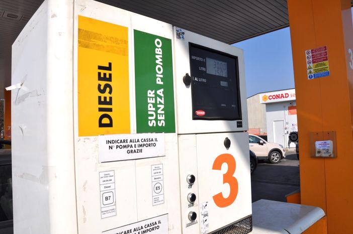 Benzina Coldiretti: "Caro prezzi a valanga su 88% della spesa"