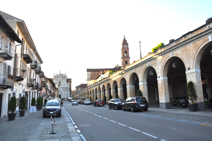 Bra: parcheggio gratuito in zona blu nei primi due sabati di saldi