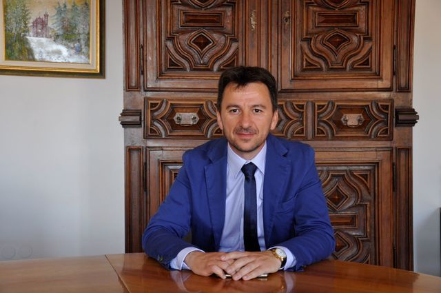 Bra, previsti interventi sulla tettoia di piazza Giolitti, al cimitero di Bandito e al Politeama