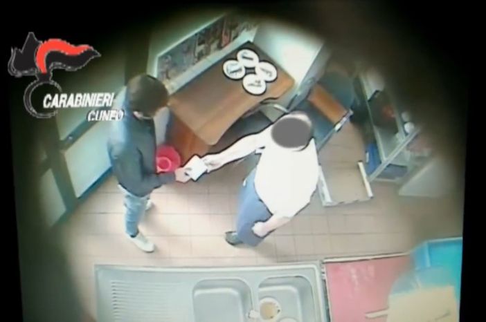 Immagine tratta dal video "Operazione Pizzo"