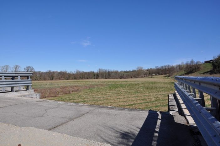 Così l'autostrada Asti-Cuneo si perde nelle campagne di Cherasco