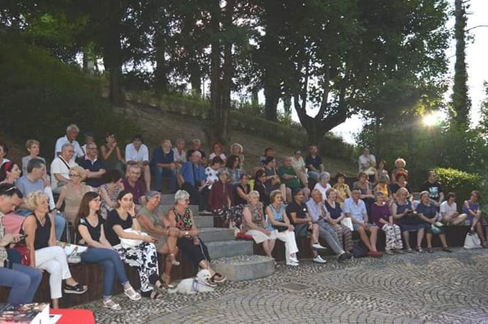 "Parole e musica": secondo appuntamento con l'evento letterario musicale di Magliano Alfieri "Parole e musica": secondo appuntamento con l'evento letterario musicale di Magliano Alfieri