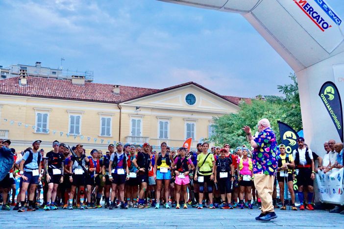 Partenza della 100 miglia Monviso (Foto Paola Ravazzi) Partenza della 100 miglia Monviso (Foto Paola Ravazzi)