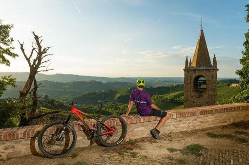 Oscar del Cicloturismo: menzione speciale per la ciclovia piemontese Bar To Bar, l’itinerario ad anello tra Barbaresco e Barolo