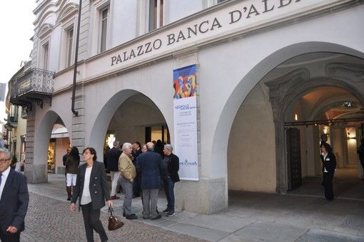 Palazzo Banca d'Alba, sede dell'istituto langarolo, in una foto d'archivio