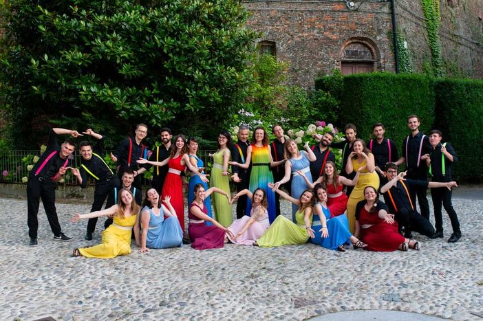 Una foto del coro "Full of life"