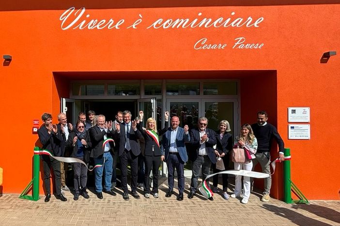 il taglio del nastro il taglio del nastro