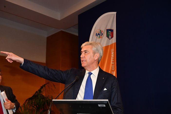 Calcio, Sibilia (LND) non ci sta: “I Dilettanti hanno già fatto grandi sacrifici, servono aiuti” Calcio, Sibilia (LND) non ci sta: “I Dilettanti hanno già fatto grandi sacrifici, servono aiuti”