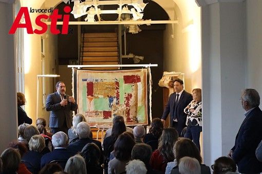 Intrecci di storia e cultura nella 'calata' dell'arazzo Scassa omaggio a Gribaudo (Foto e Video)