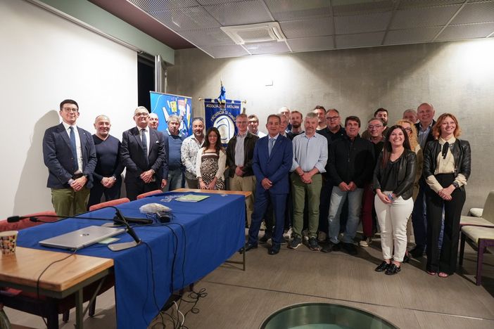 Al centro del gruppo il confermato presidente Capocchia