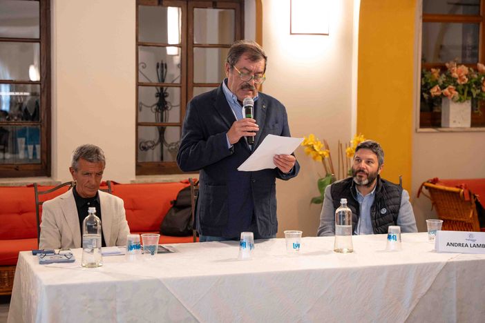 Nelle foto alcuni momenti del partecipato incontro promosso da Anap Confartigianato. Sopra il presidente di ANAP Cuneo Andrea Lamberti
