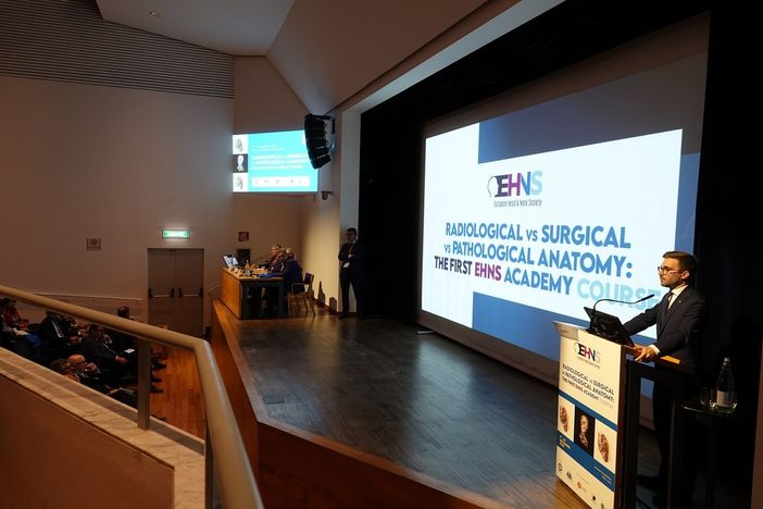 Alba: il sindaco Alberto Gatto è intervenuto alla sessione di apertura del primo corso europeo dell’Ehns Academy Anatomia testa-collo Alba: il sindaco Alberto Gatto è intervenuto alla sessione di apertura del primo corso europeo dell’Ehns Academy Anatomia testa-collo