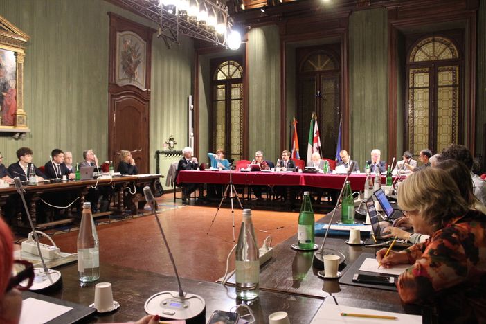 Alba, consigliere dà del pedofilo al collega di opposizione, il centrodestra: "Stupefatti dall'ambiguità di sindaco e maggioranza"