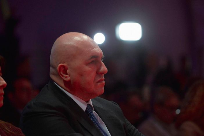 "Pronto, sono Crosetto": con la finta voce del ministro hanno provato a truffare anche De Benedetti e Armani