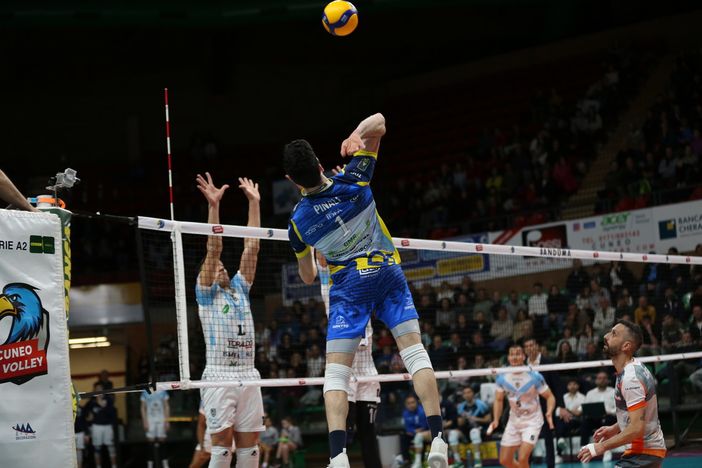 Giulio Pinali in attacco contro Aversa (Foto Valerio Giraudo)