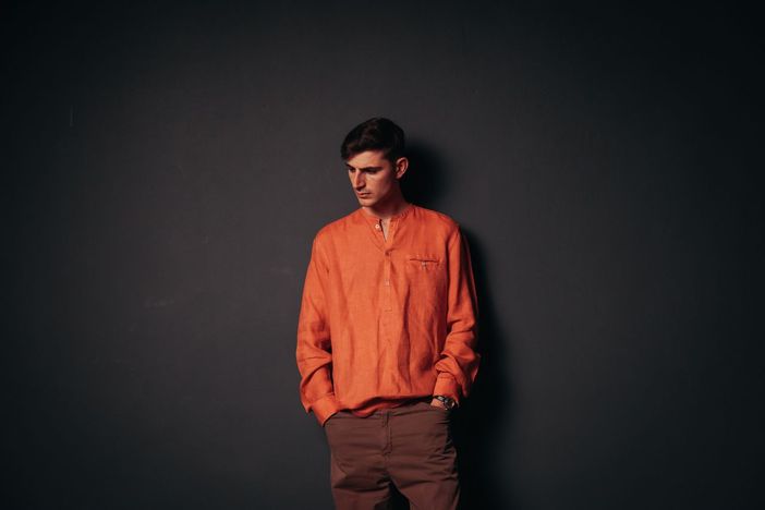 Pietro Celona, cresciuto tra Alba e Neive: la sua carriera da producer ora si snoda a Milano