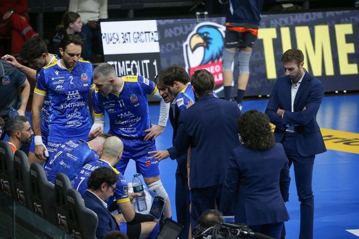 Un time cuneese durante il match (Foto Valerio Giraudo)