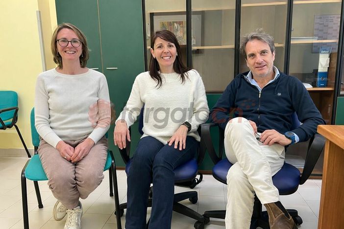 Da sinistra la dottoressa Federica Lombardi, l'infermiera Patrizia Rosso e il dottor Domenico Vitale, primario della Rianimazione dell'ospedale di Cuneo