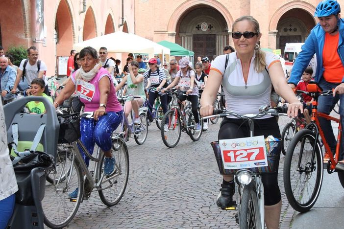 "Alba in bici": un evento che ha sempre richiamato molti albesi a vivere la cittadina in modo sempre più "green"