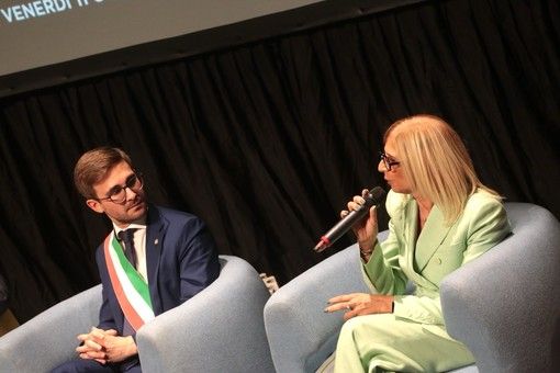 Il sindaco di Alba Alberto Gatto e la presidente uscente dell'Ente Fiera di Alba, Liliana Allena Il sindaco di Alba Alberto Gatto e la presidente uscente dell'Ente Fiera di Alba, Liliana Allena