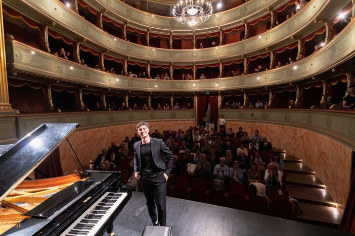 Emiliano Blangero, reduce da un tour con Lazza, secondo classificato al Festival di Sanremo con il brano “Cenere”