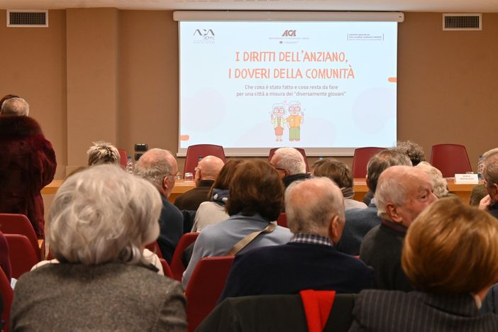 Ad Alba si sperimentano gli orologi intelligenti per aiutare gli anziani over 75 Ad Alba si sperimentano gli orologi intelligenti per aiutare gli anziani over 75