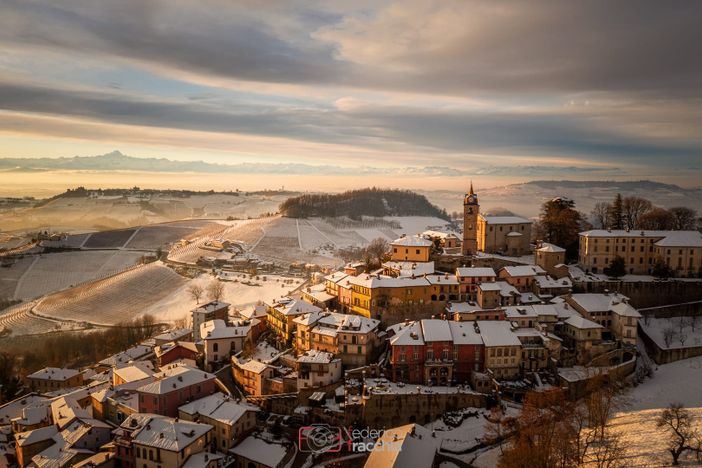 La neve su Monforte d'Alba (Ph. Federico Fracchia, archivio Consorzio Turistico Langhe Roero Monferrato)