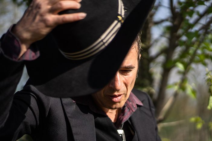 Il cantante e chitarrista Luca Morino