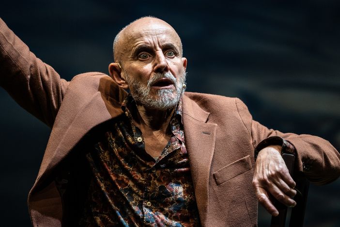 Giuseppe Caderna durante uno spettacolo (Foto Matteo Groppo)