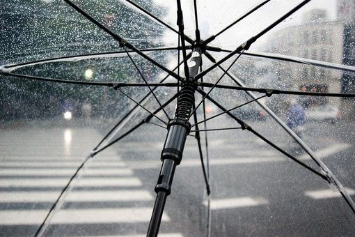 In Granda domenica mattina di pioggia, neve dai 1300 metri