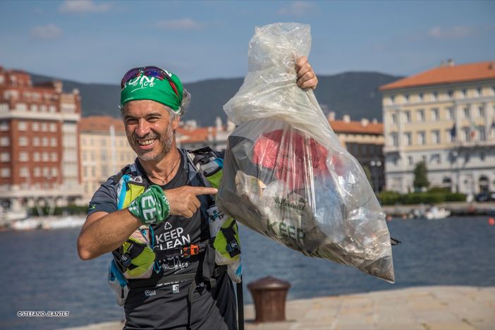 L'albese Roberto Cavallo negli ultimi anni ha percorso in lungo e in largo l’Italia con la sua "Keep Clean and Run", il plogging più lungo del mondo