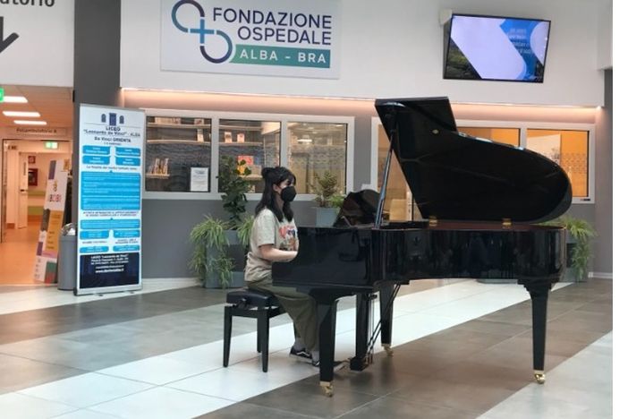 Il sogno di ogni musicista: il liceo musicale di Alba lancia un crowdfunding per un pianoforte a coda