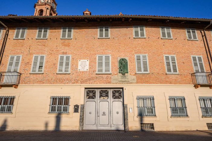 “La musica del Natale":a Bra un viaggio nella tradizione europea con il concerto del gruppo “Henno de Rose”