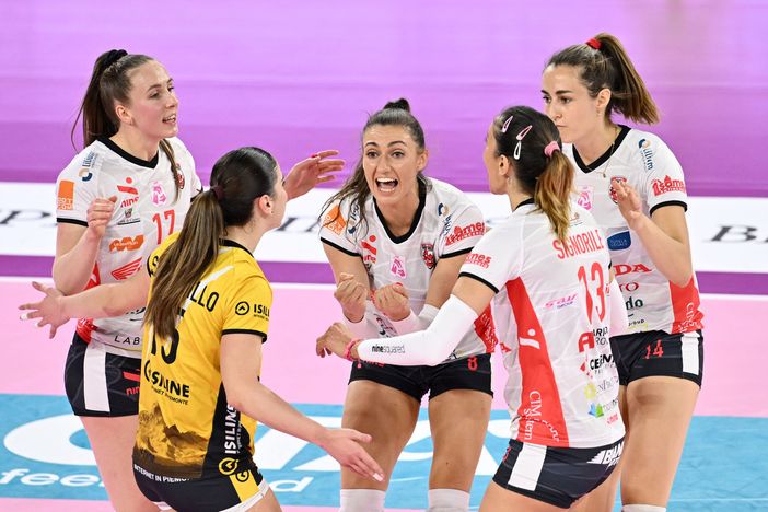 Volley A1F. Cuneo, bye bye A1: le Gatte perdono 1-3 a Firenze, Bergamo fa un punto ed è retrocessione