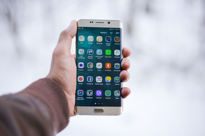 Dal ritrovamento di uno smartphone in uso al collaboratore il processo in corso davanti al Tribunale di Cuneo