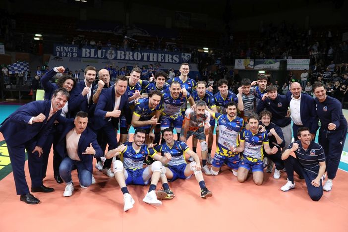 Volley A2M. Cuneo, la "bella" é tua! Prata battuta al tie break, semifinale riaperta