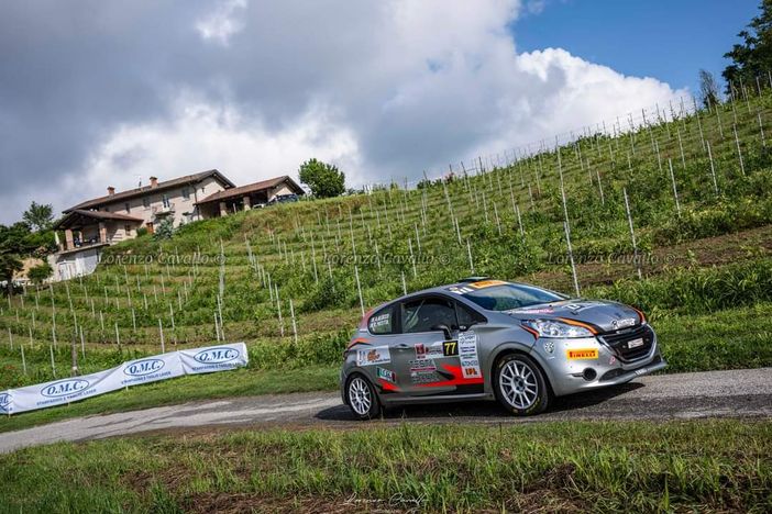 Il pilota di Neive Sergio Patetta al via del “9° Rally il Grappolo” Il pilota di Neive Sergio Patetta al via del “9° Rally il Grappolo”