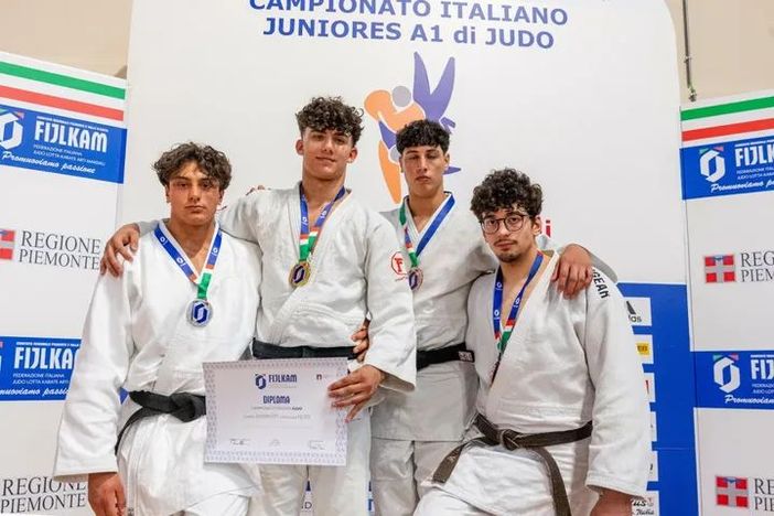 Yuri Penone è il primo a destra Yuri Penone è il primo a destra