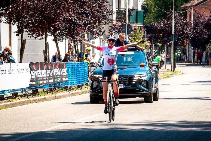 Ciclismo femminile: la maglia rosa Nicole Bracco trionfa in solitaria nella tappa di casa Ciclismo femminile: la maglia rosa Nicole Bracco trionfa in solitaria nella tappa di casa