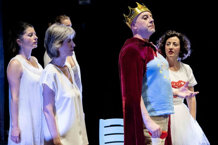 Elisa Dani con gli allievi della Palestra di Teatro presentano lo spettacolo teatrale "Quale tempesta ti ha portato qui?"