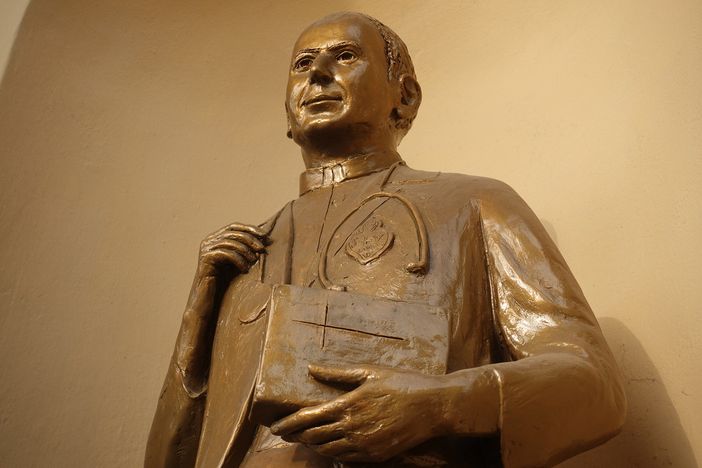 Statua del beato fratel Luigi Bordino, santuario antico della Madonna dei fiori di Bra